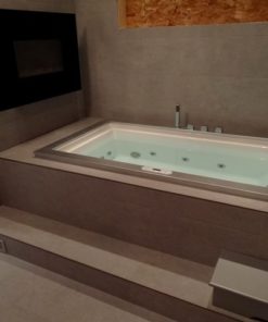 Bath with Chroma therapy lights