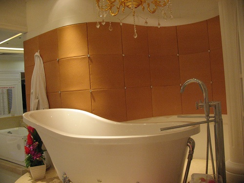 antique style bathtub