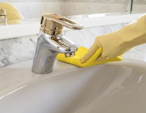how to clean bathroom fixtures